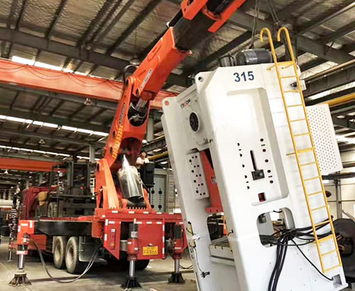 丹巴附近随车吊出租，轻松解决运输难题