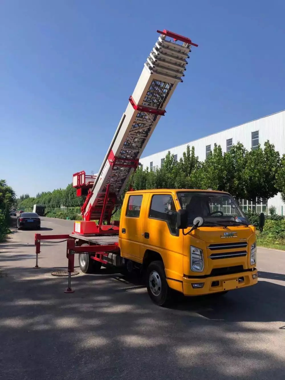 丹巴附近的云梯车出租服务：轻松解决高空作业需求