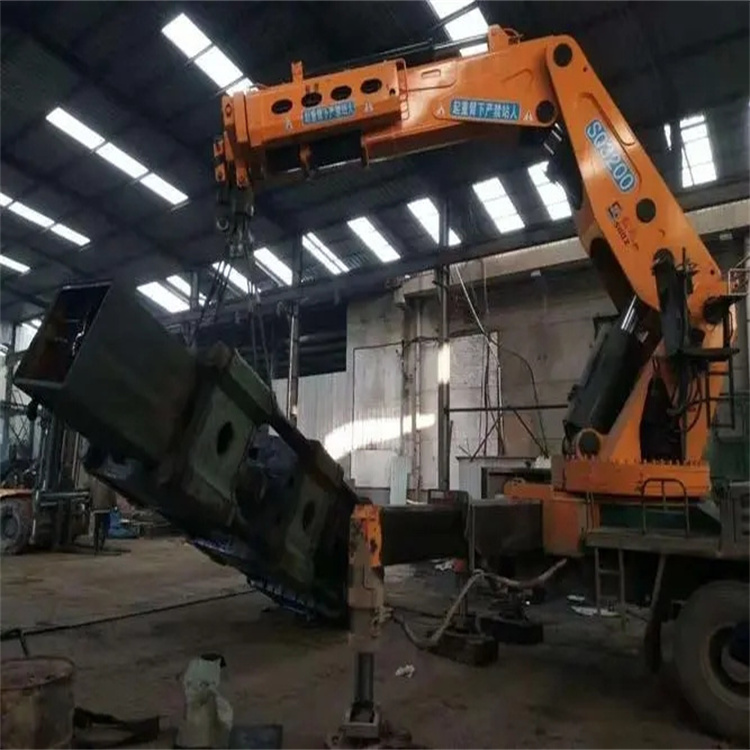 丹巴130吨折臂吊车出租吊机租赁附近电话