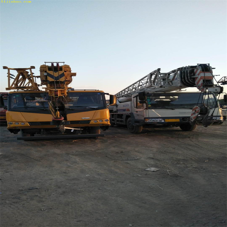 丹巴吊车吊挖机正确办法