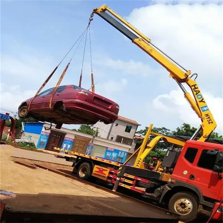 丹巴吊车吊汽车的正确方法